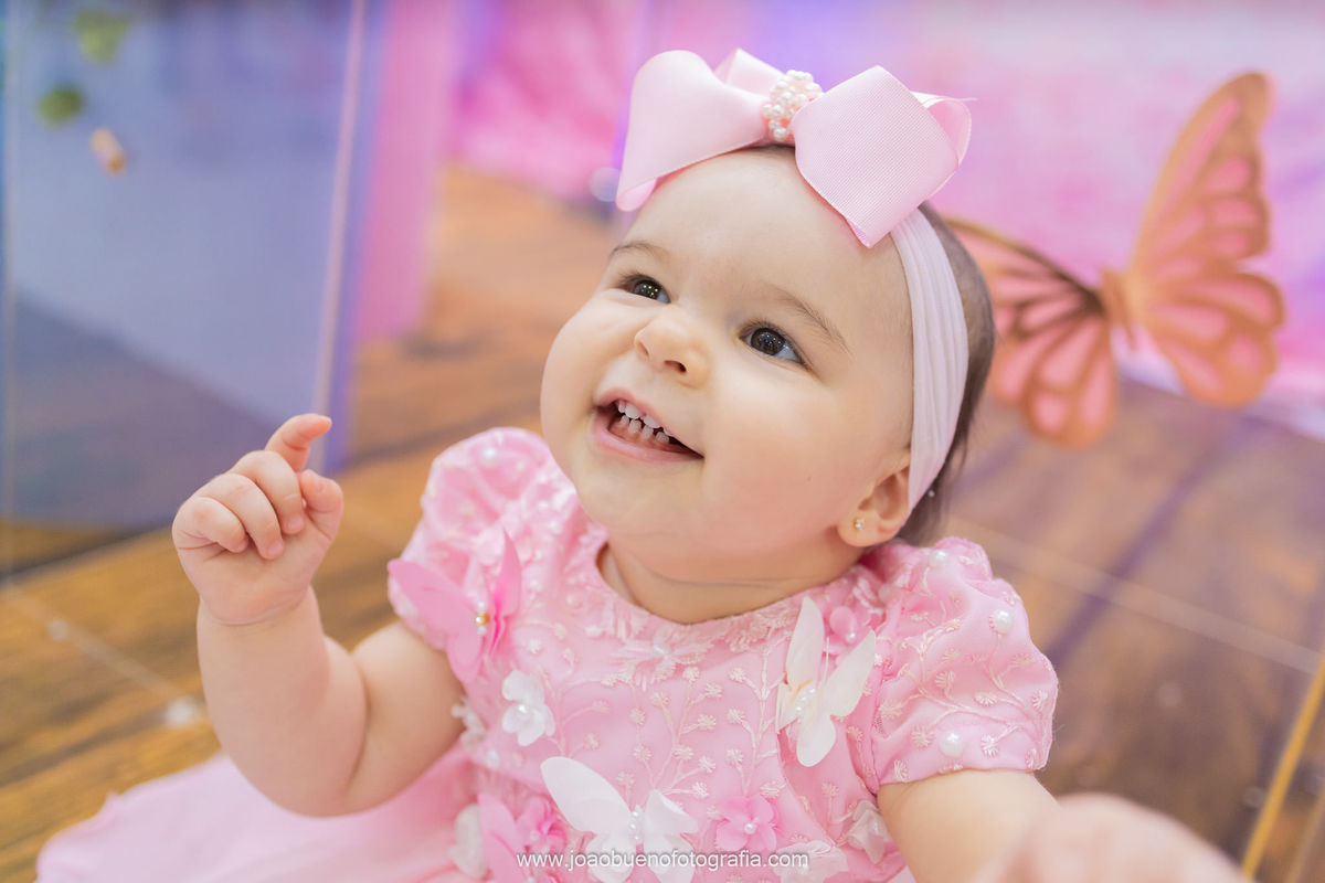 Buffet Kolore Bauru, fotografia infantil Bauru, fotógrafo infantil bauru, bebe mostrando dentinhos