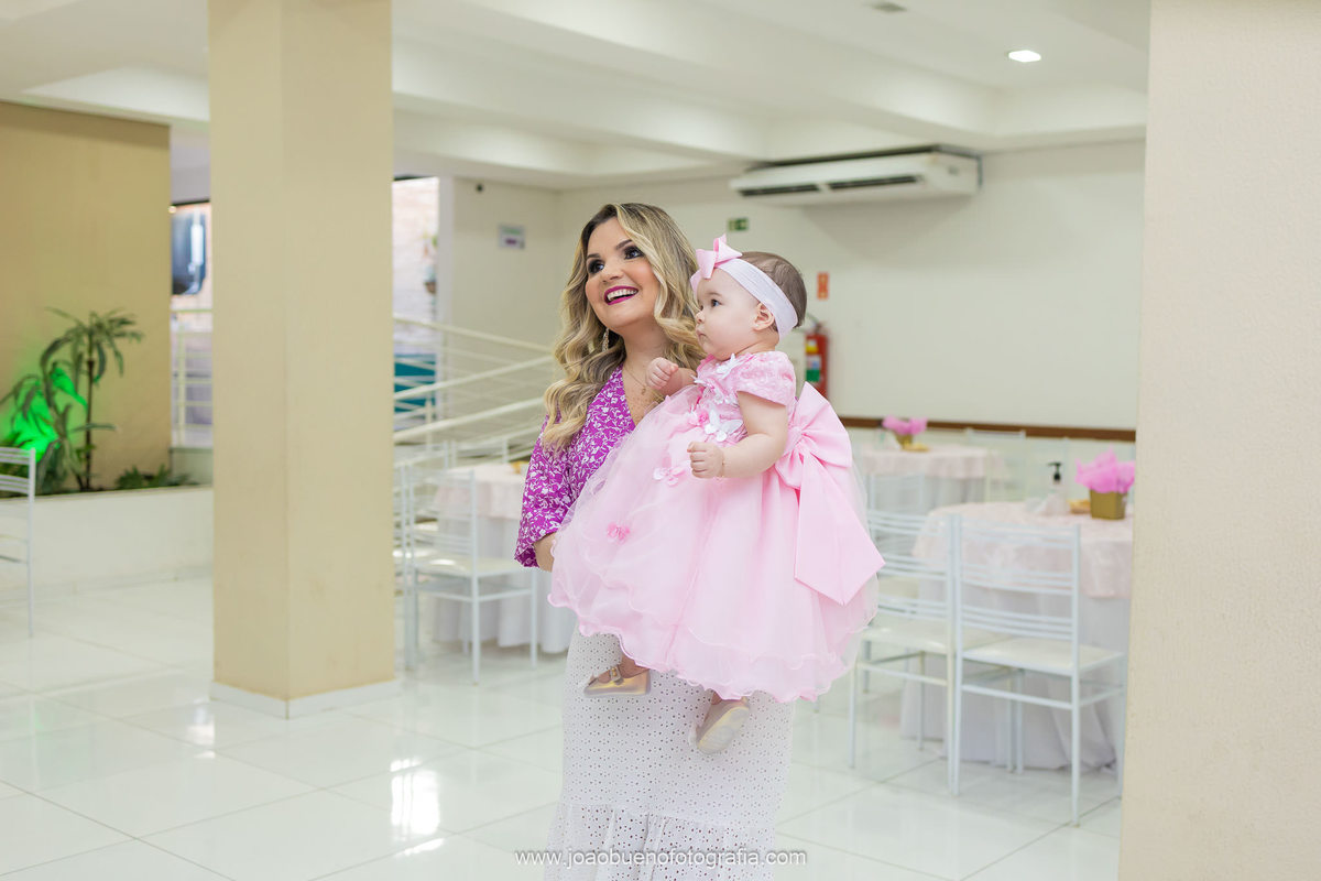 Buffet Kolore Bauru, fotografia infantil Bauru, fotógrafo infantil bauru, mãe segurando filha no colo