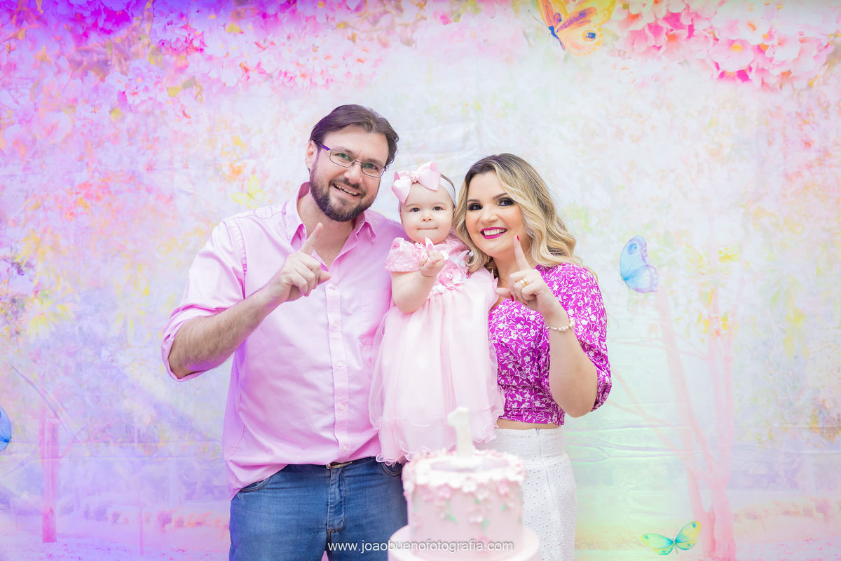 Buffet Kolore Bauru, fotografia infantil Bauru, fotógrafo infantil bauru, pais e filha fazendo o numero 1