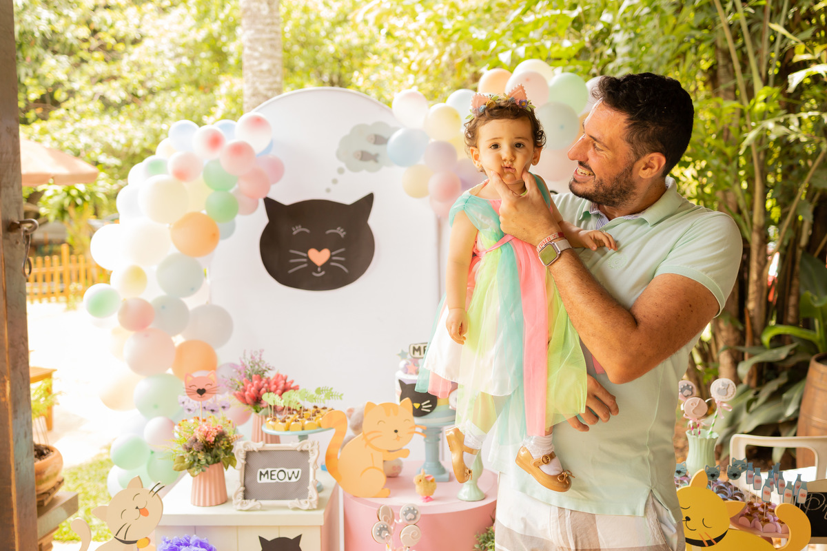 fotógrafo infantil bauru, fotografia infantil, pai brincando de careta com a filha