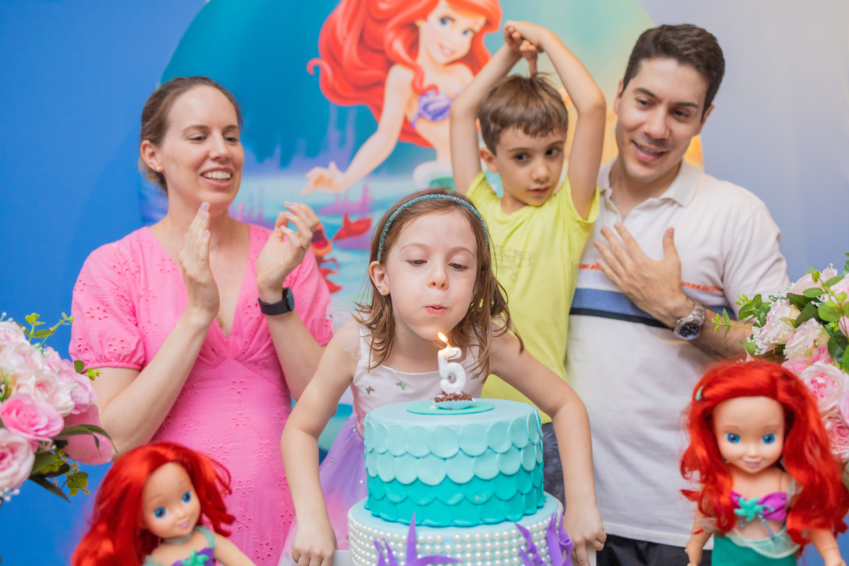 Buffet Zappteen Bauru, fotógrafo infantil Bauru, fotografia festa infantil Bauru, família cantando parabéns