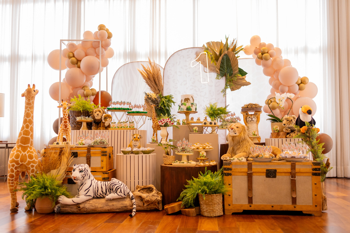 Edifício Santorini Bauru, aniversário infantil bauru, fotógrafo infantil bauru, estúdio fotográfico infantil bauru, joão bueno fotografia, fotografia de família, aniversário safari