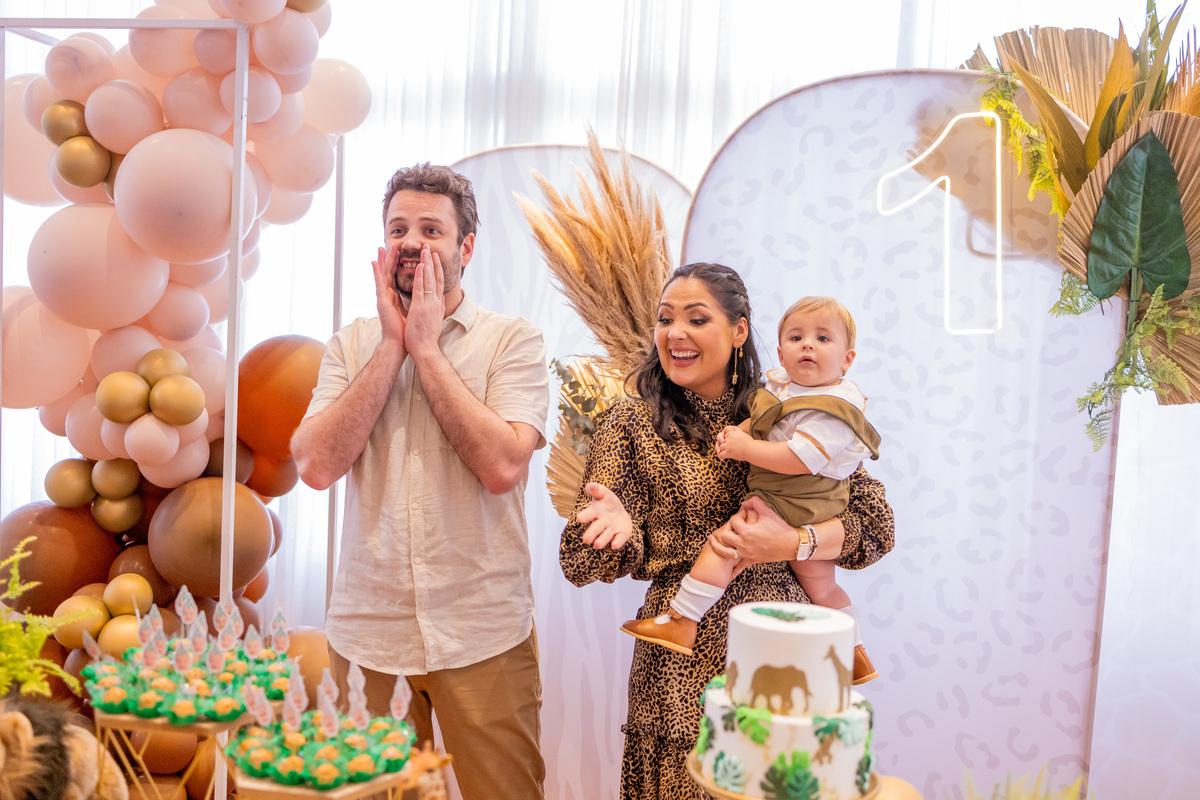 Edifício Santorini Bauru, aniversário infantil bauru, fotógrafo infantil bauru, estúdio fotográfico infantil bauru, joão bueno fotografia, fotografia de família, aniversário safari