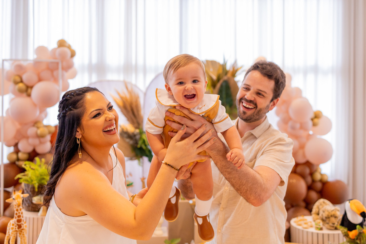 Edifício Santorini Bauru, aniversário infantil bauru, fotógrafo infantil bauru, estúdio fotográfico infantil bauru, joão bueno fotografia, fotografia de família, aniversário safari