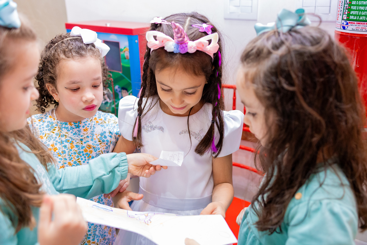 Buffet Pipoca 2, fotógrafo infantil bauru, fotógrafo de familia em bauru, joão bueno fotografia, festa infantil bauru, festa tema unicórnio, vestido de unicórnio, poses para ensaio infantil
