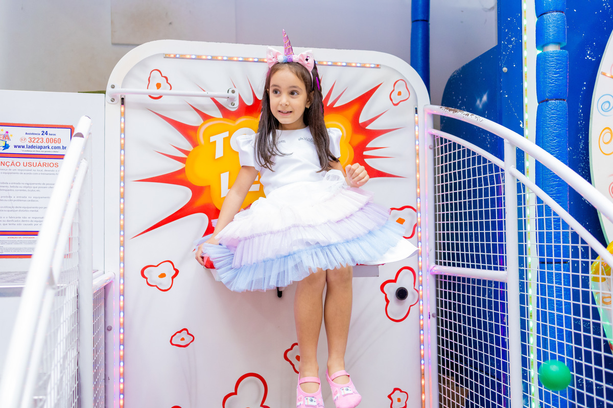 Buffet Pipoca 2, fotógrafo infantil bauru, fotógrafo de familia em bauru, joão bueno fotografia, festa infantil bauru, festa tema unicórnio, vestido de unicórnio, poses para ensaio infantil