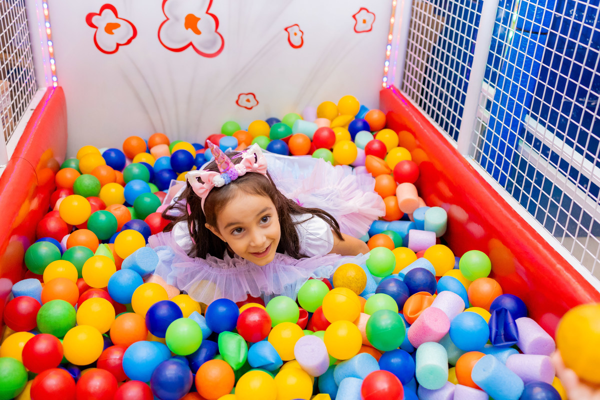 Buffet Pipoca 2, fotógrafo infantil bauru, fotógrafo de familia em bauru, joão bueno fotografia, festa infantil bauru, festa tema unicórnio, vestido de unicórnio, poses para ensaio infantil