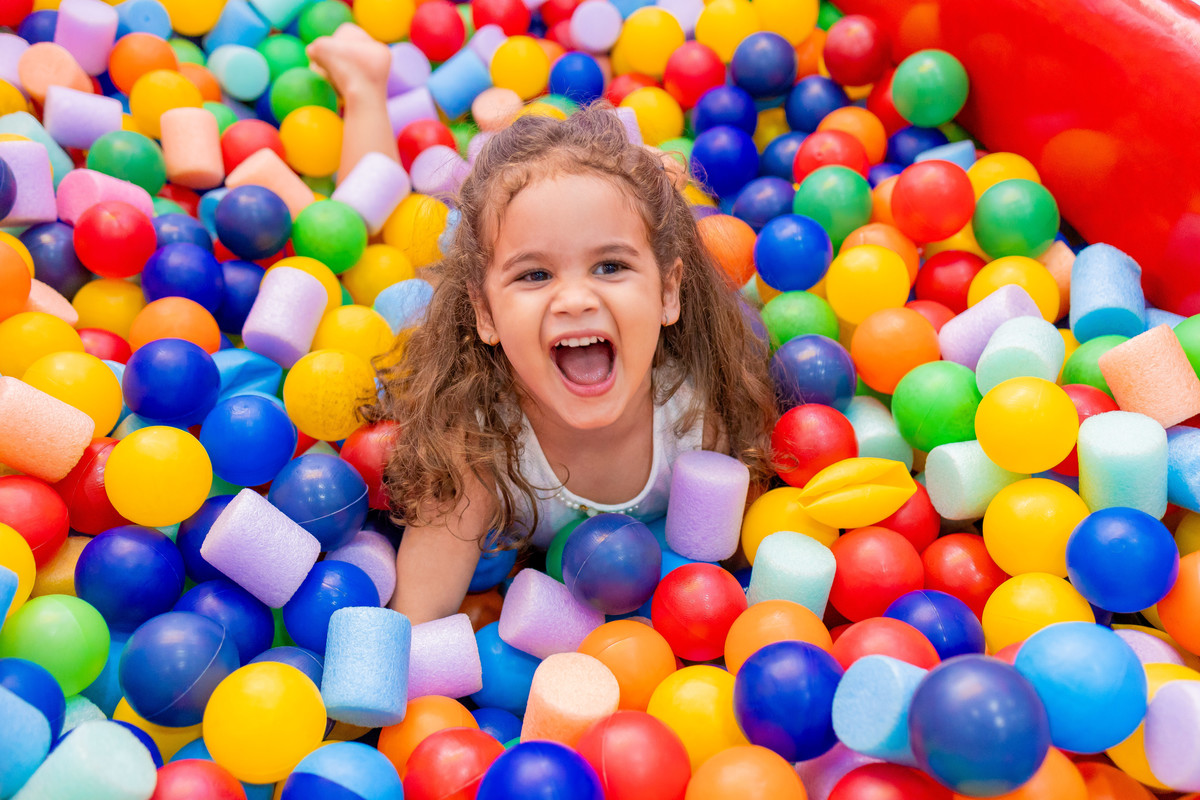 Buffet Pipoca 2, fotógrafo infantil bauru, fotógrafo de familia em bauru, joão bueno fotografia, festa infantil bauru, festa tema unicórnio, vestido de unicórnio, poses para ensaio infantil