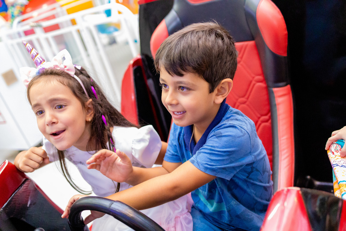 Buffet Pipoca 2, fotógrafo infantil bauru, fotógrafo de familia em bauru, joão bueno fotografia, festa infantil bauru, festa tema unicórnio, vestido de unicórnio, poses para ensaio infantil