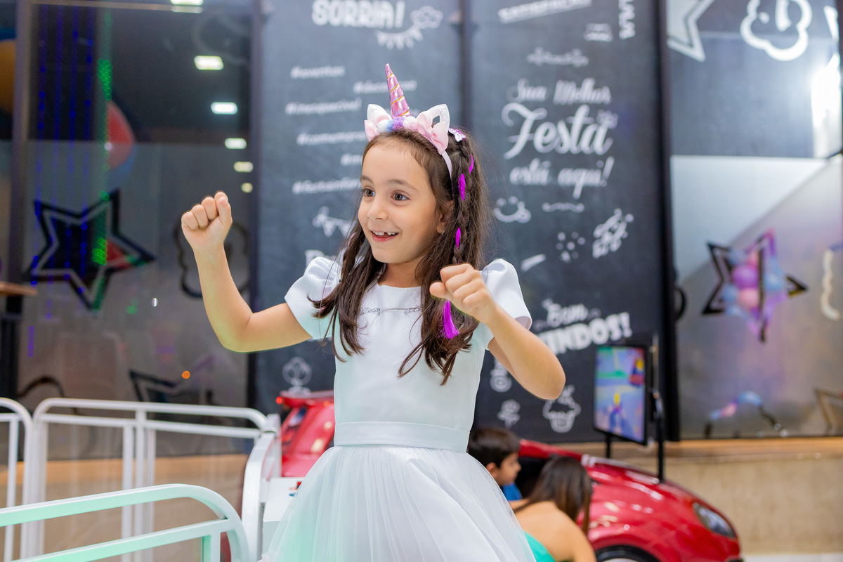 Buffet Pipoca 2, fotógrafo infantil bauru, fotógrafo de familia em bauru, joão bueno fotografia, festa infantil bauru, festa tema unicórnio, vestido de unicórnio, poses para ensaio infantil
