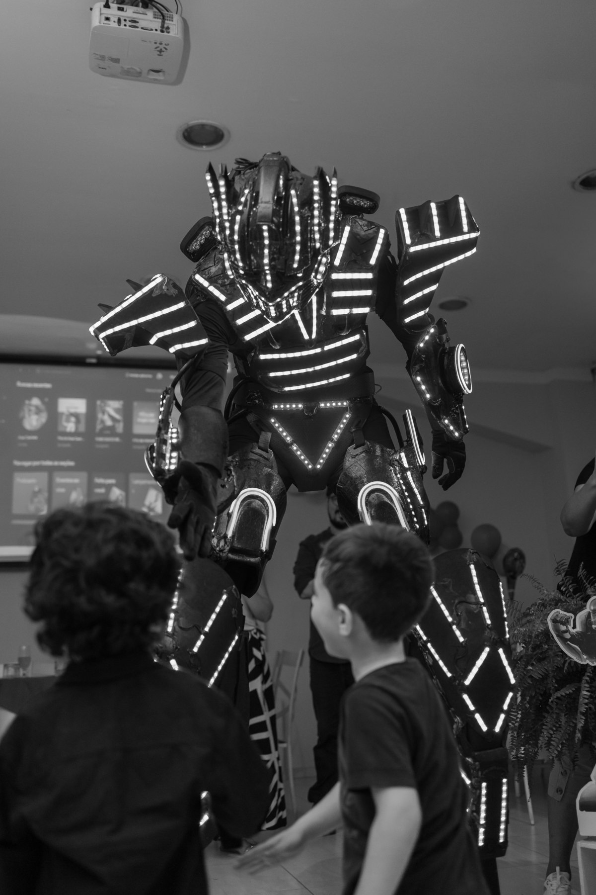 Buffet space bauru, fotógrafo infantil bauru, fotógrafo festa infantil em bauru, aniversário transformers, robô de led em bauru