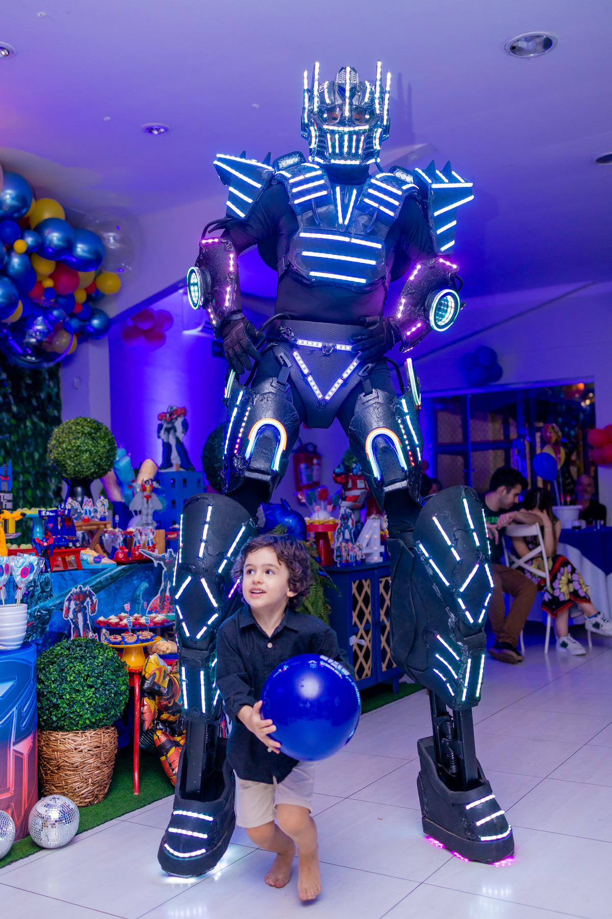 Buffet space bauru, fotógrafo infantil bauru, fotógrafo festa infantil em bauru, aniversário transformers, robô de led em bauru