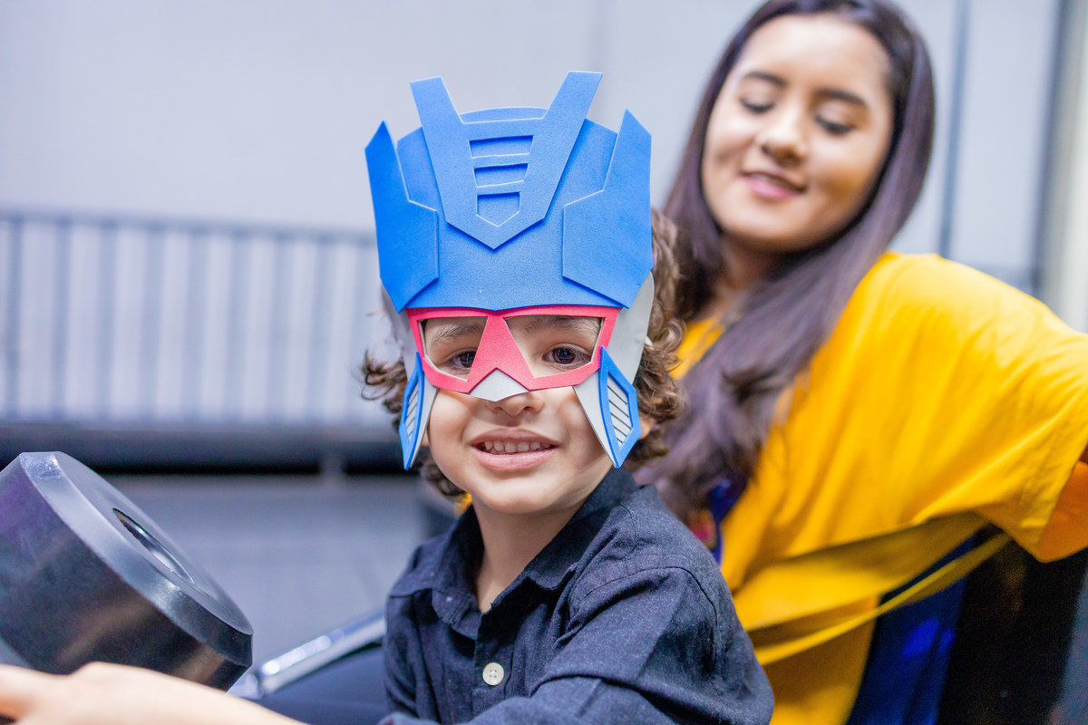 Buffet space bauru, fotógrafo infantil bauru, fotógrafo festa infantil em bauru, aniversário transformers, robô de led em bauru