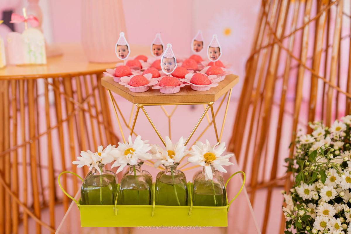 aniversário infantil em Bauru, aniversário infantil, fotografo em bauru, aniversário tema margaridas, doces personalizados tema margaridas