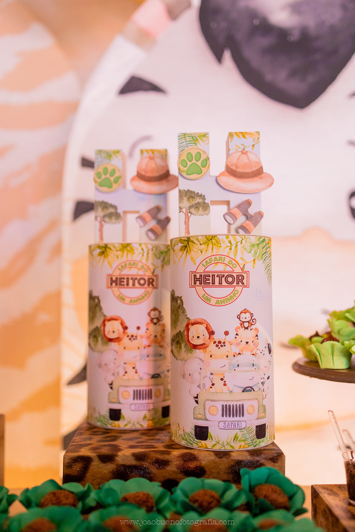 aniversário infantil em bauru, fotógrafo festa infantil em bauru, festa em lugar aberto, festa tema safari de menino, decoração tema safari, papelaria personalizada safari