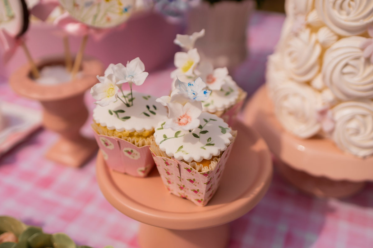 aniversário infantil, aniversário infantil em Bauru, decoração minimalista de menina, decoração com flores, fotógrafo bauru, fotografo festa em Bauru, doces personalizados bauru