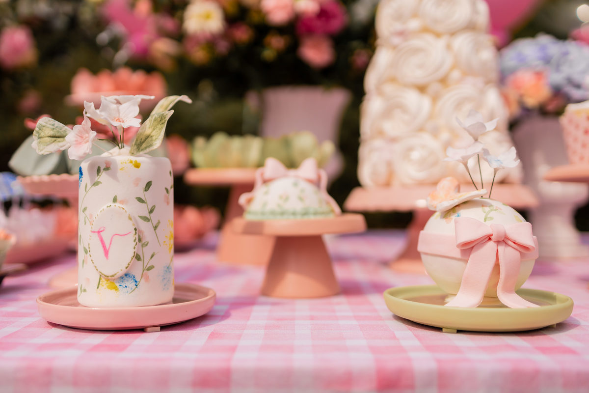 aniversário infantil, aniversário infantil em Bauru, decoração minimalista de menina, decoração com flores, fotógrafo bauru, fotografo festa em Bauru, doces personalizados bauru