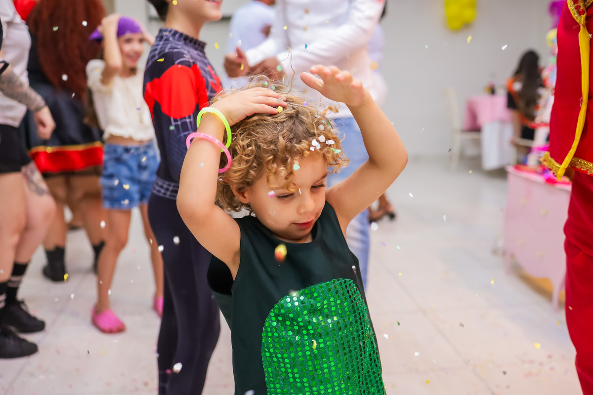 Space Fun & Fest bauru, Palhaço Faísca, aniversário infantil tema carnaval, aniversário infantil tema bloquinho, fotógrafo infantil bauru
