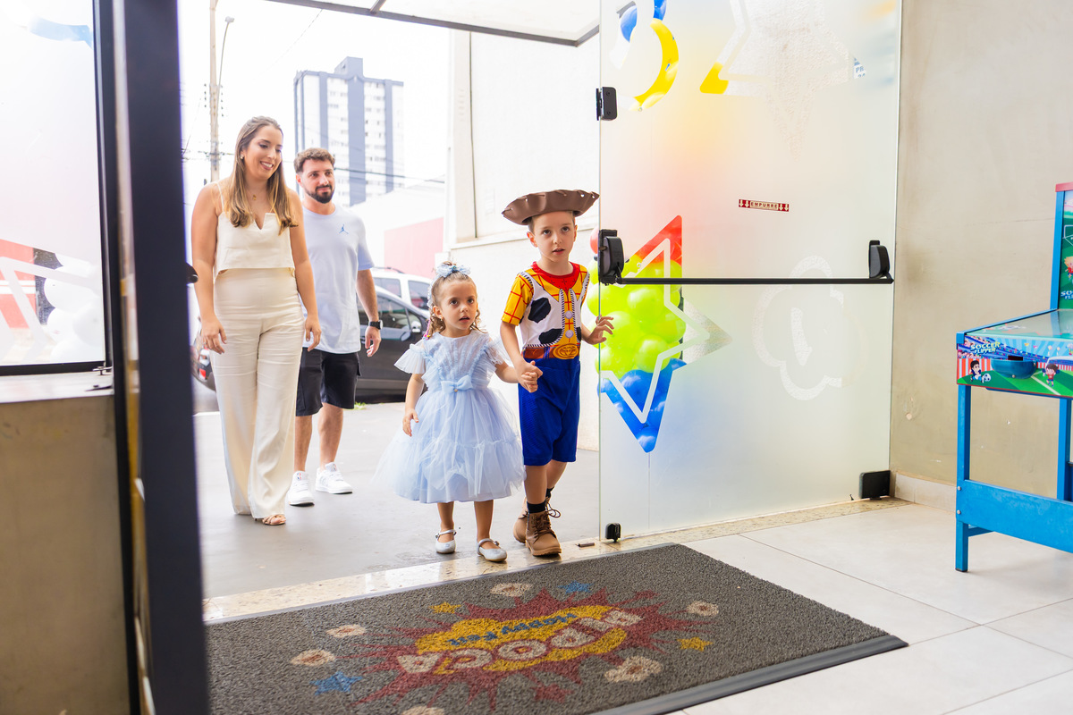 Buffet pipoca 2 bauru, fotografo infantil bauru, festa de irmãos, festa toy story, festa cinderela