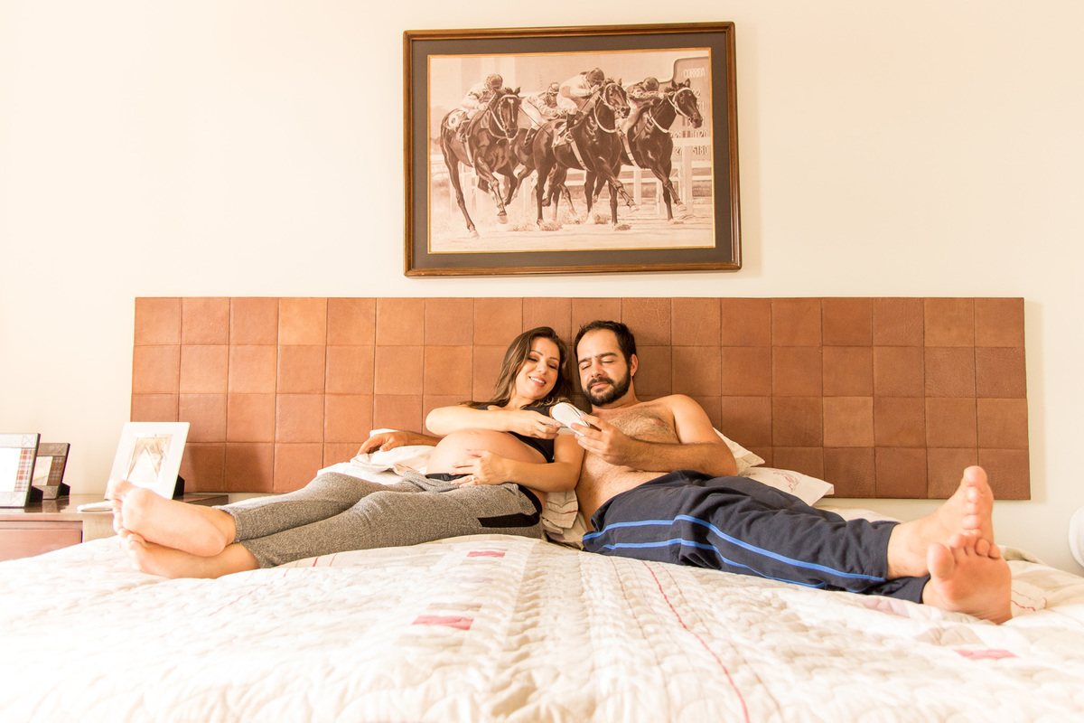 maiara e felipe deitados pensando no theo