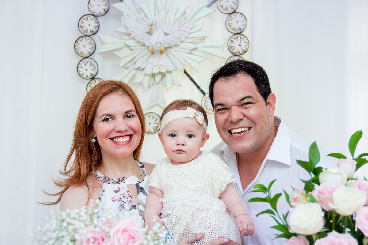 pais da gabi com a decoração do batismo