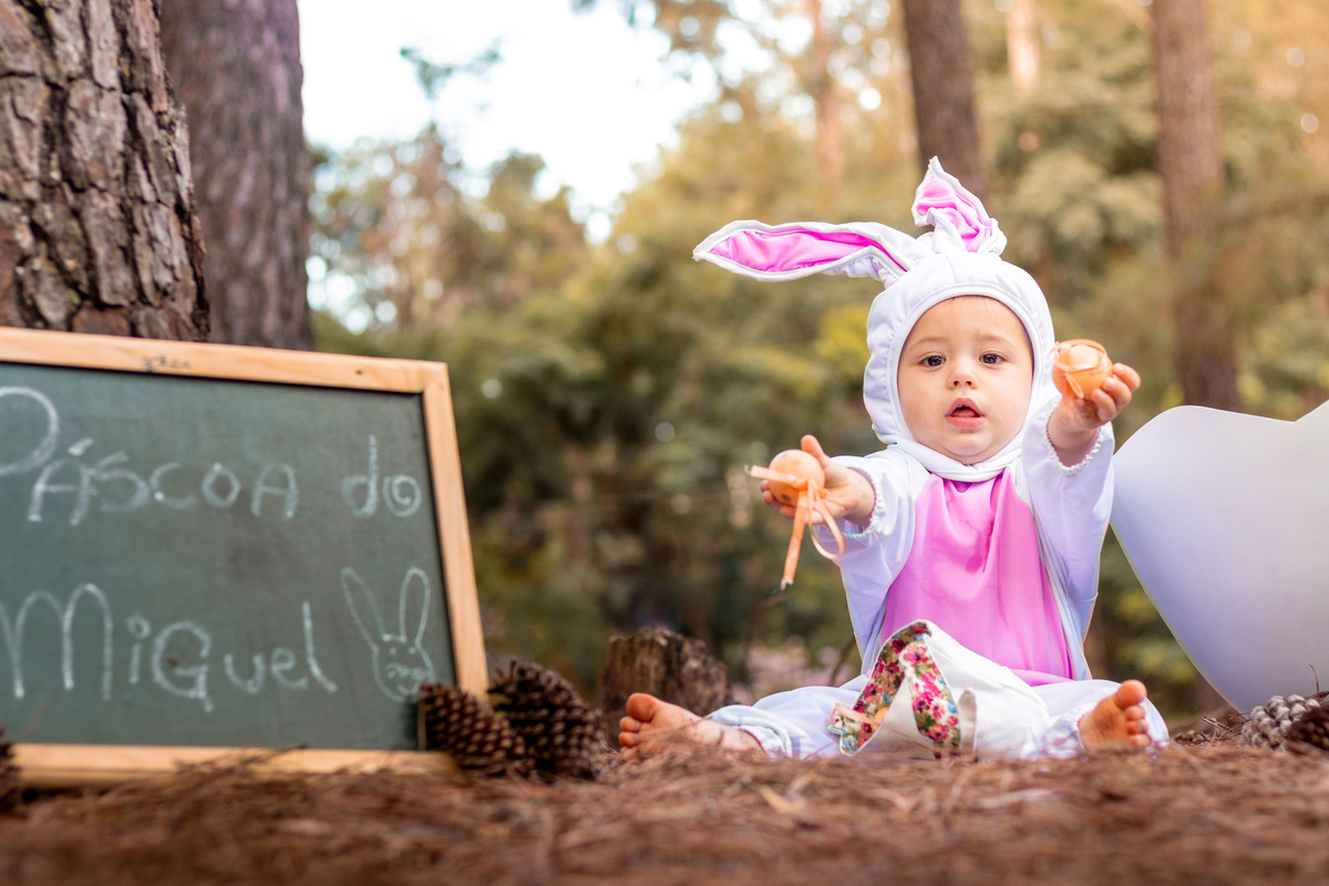 Ensaio de páscoa, ensaio de páscoa com nenê de 1 ano, caça aos ovos, ensaio infantil, fantasia de coelho