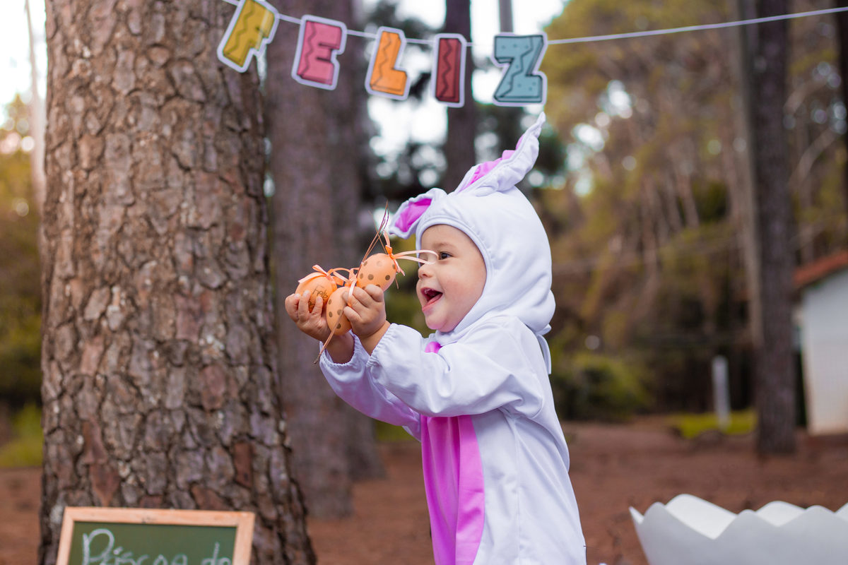 Ensaio de páscoa, ensaio de páscoa com nenê de 1 ano, caça aos ovos em ensaio de páscoa