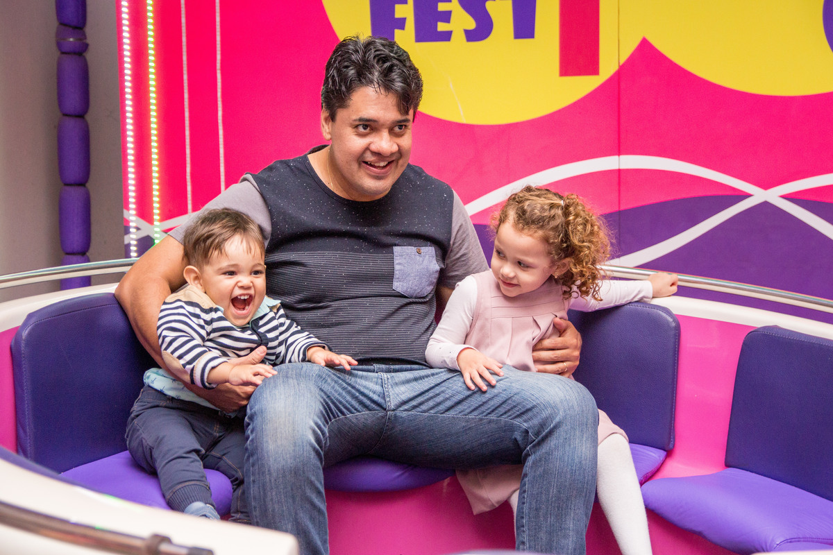 Convidados sorrindo na labamba 