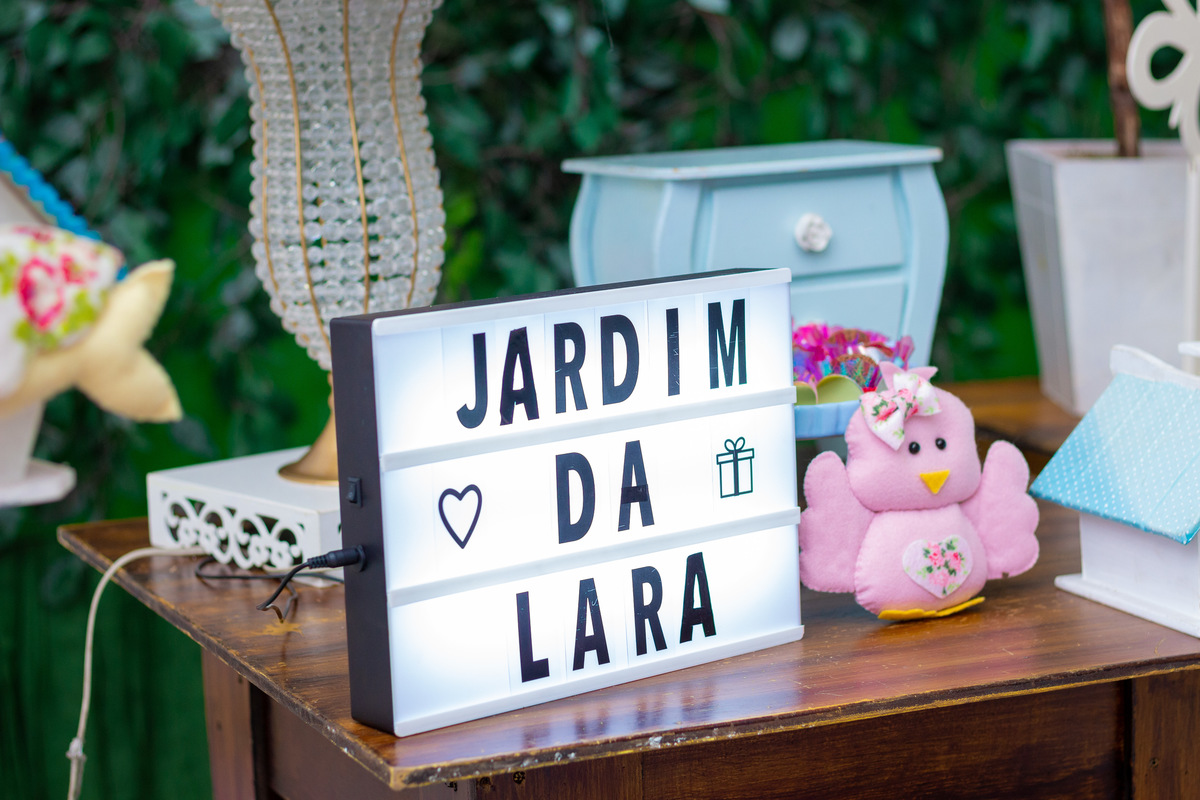 Letreiro com o nome da Aniversariante.