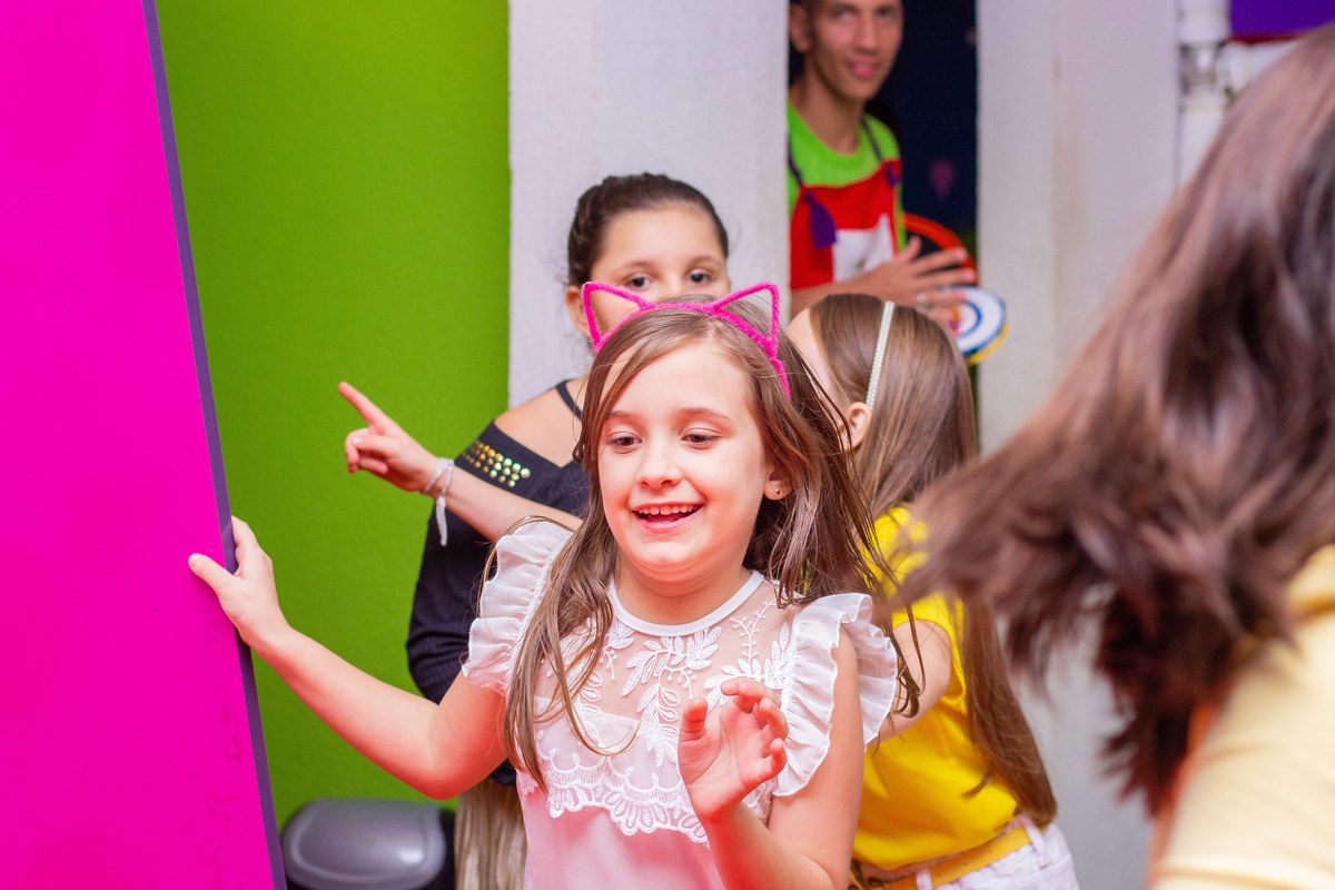 Amigas brincando de correr