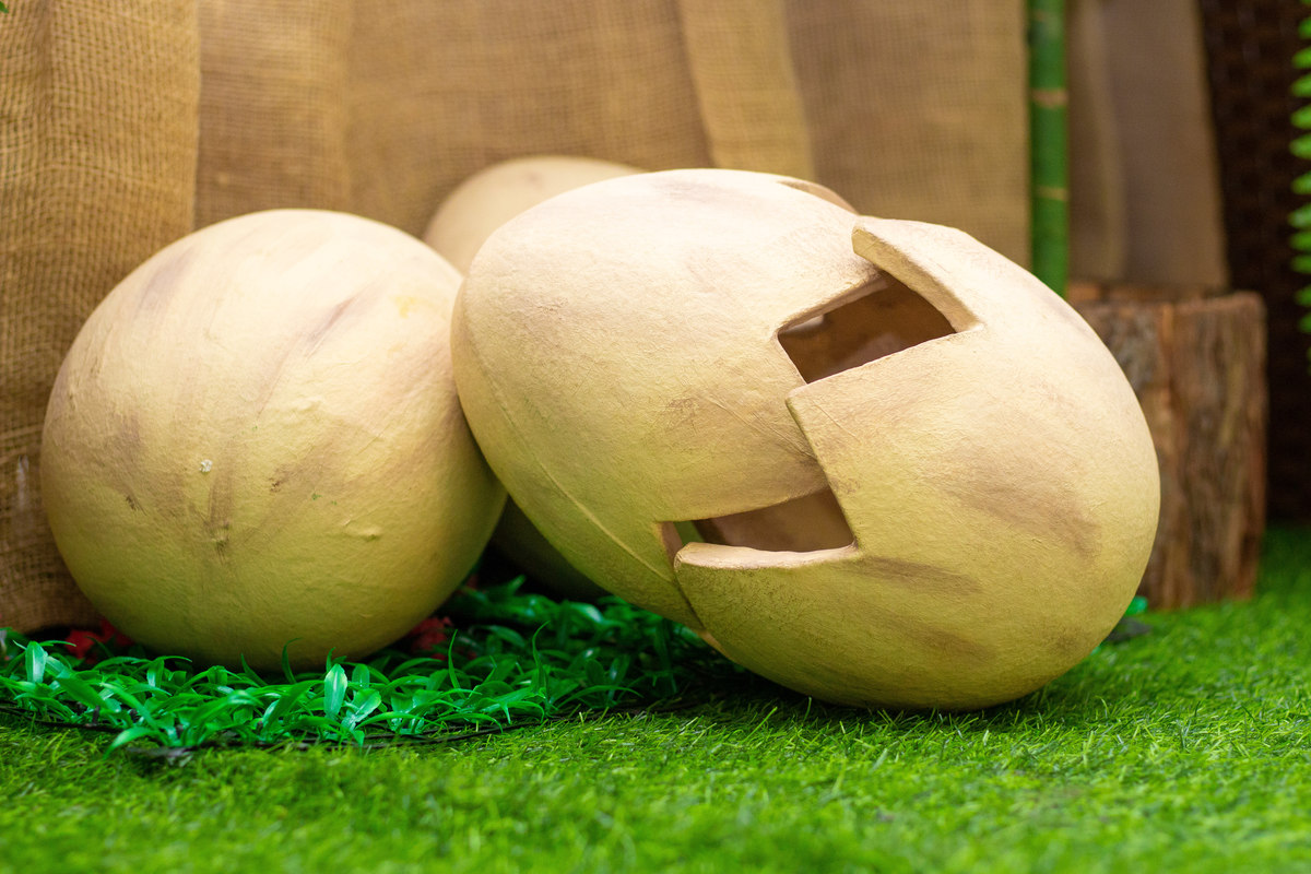 Ovos de dinossauro para decoração