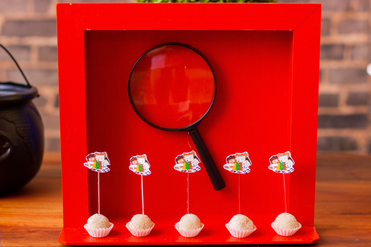 item de decoração detetives do prédio azul