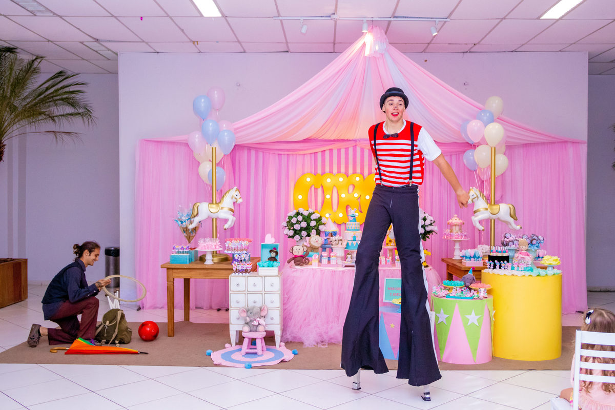 Perna de pau em aniversário com tema circo