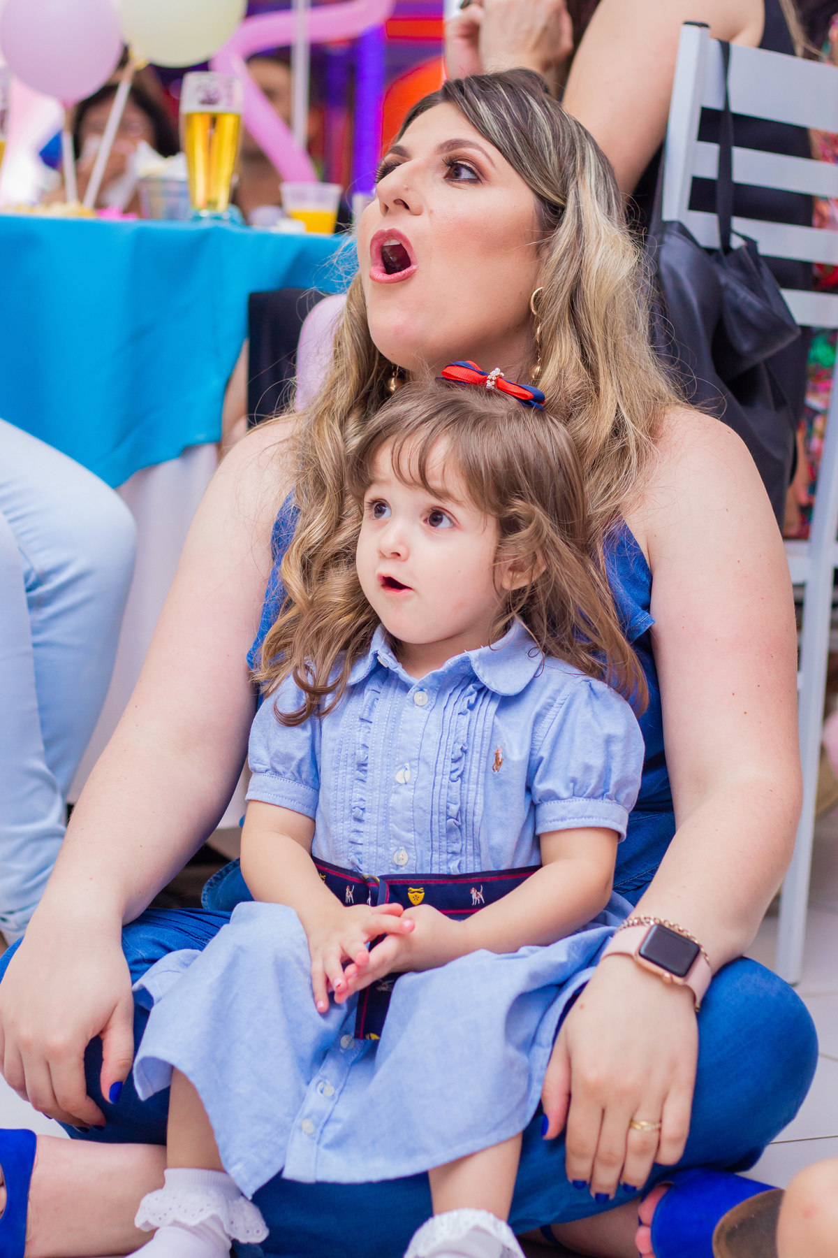 Aniversariante surpresa com a apresentação do perna de pau