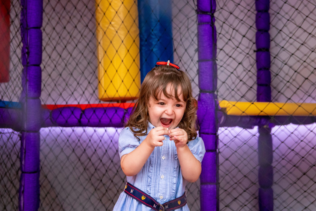 Aniversariante sorrindo no final do seu aniversário