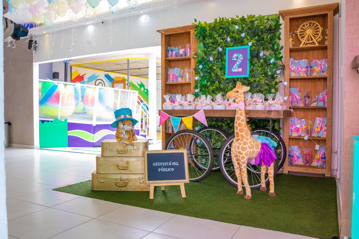 Decoração entrada do buffet tema circo