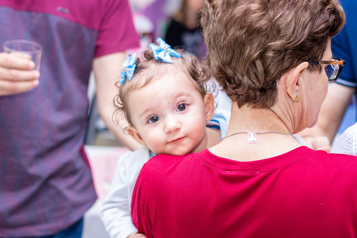 Aniversariante sorrindo em seu aniversário