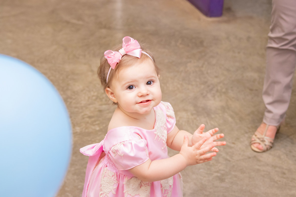 Aniversariante cantando parabéns