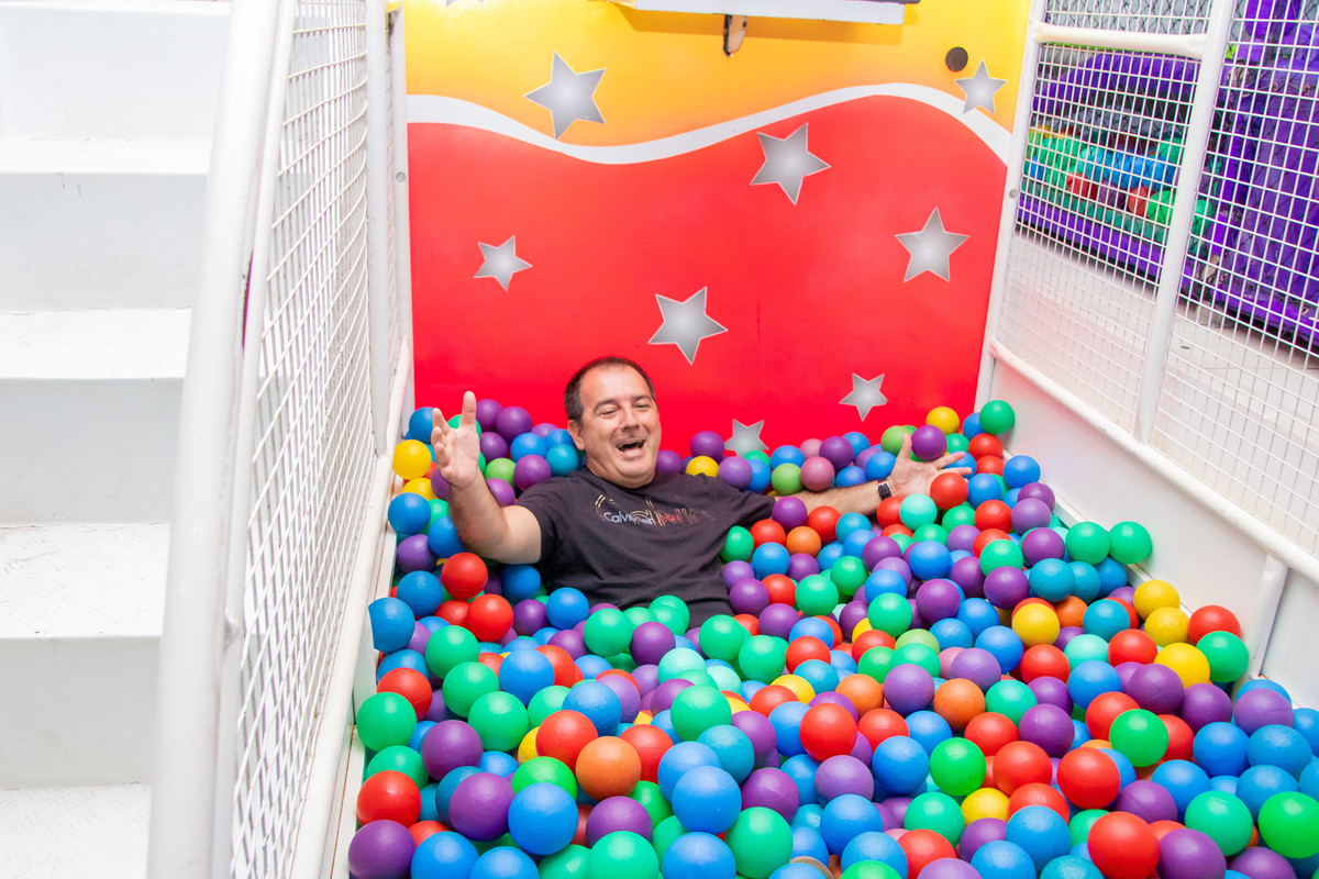 adulto brincando no tombo legal