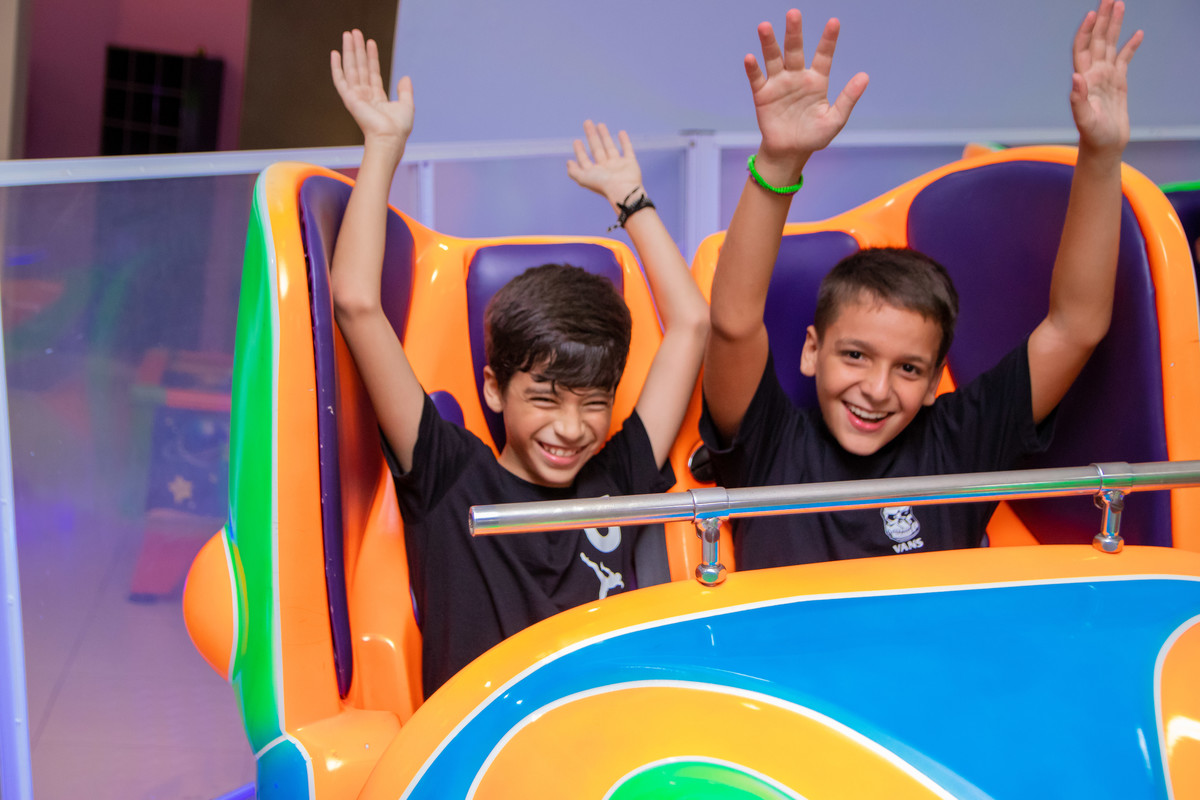 Buffet Zappteen Bauru, amigos se divertindo no crazy dance