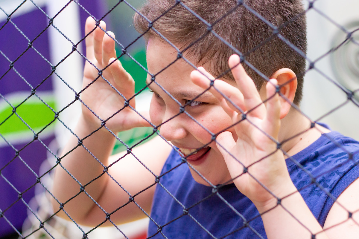 Buffet Zappteen Bauru, aniversariante fazendo careta em seu aniversário