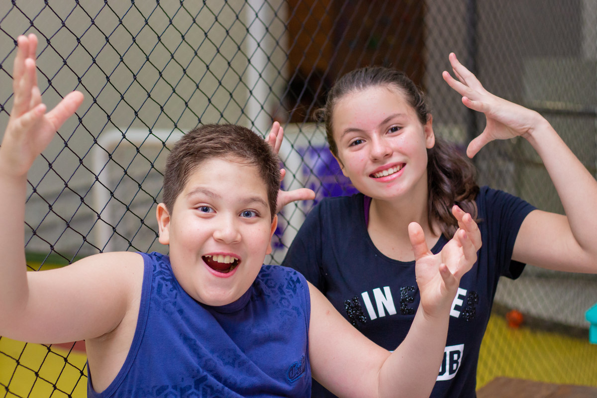 Buffet Zappteen Bauru, aniversariante e amiga em seu aniversário