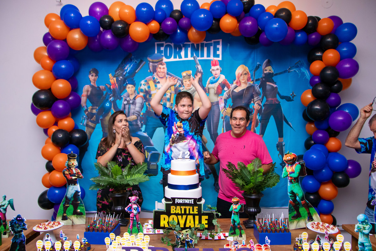 Buffet Zappteen Bauru, Família cantando parabéns