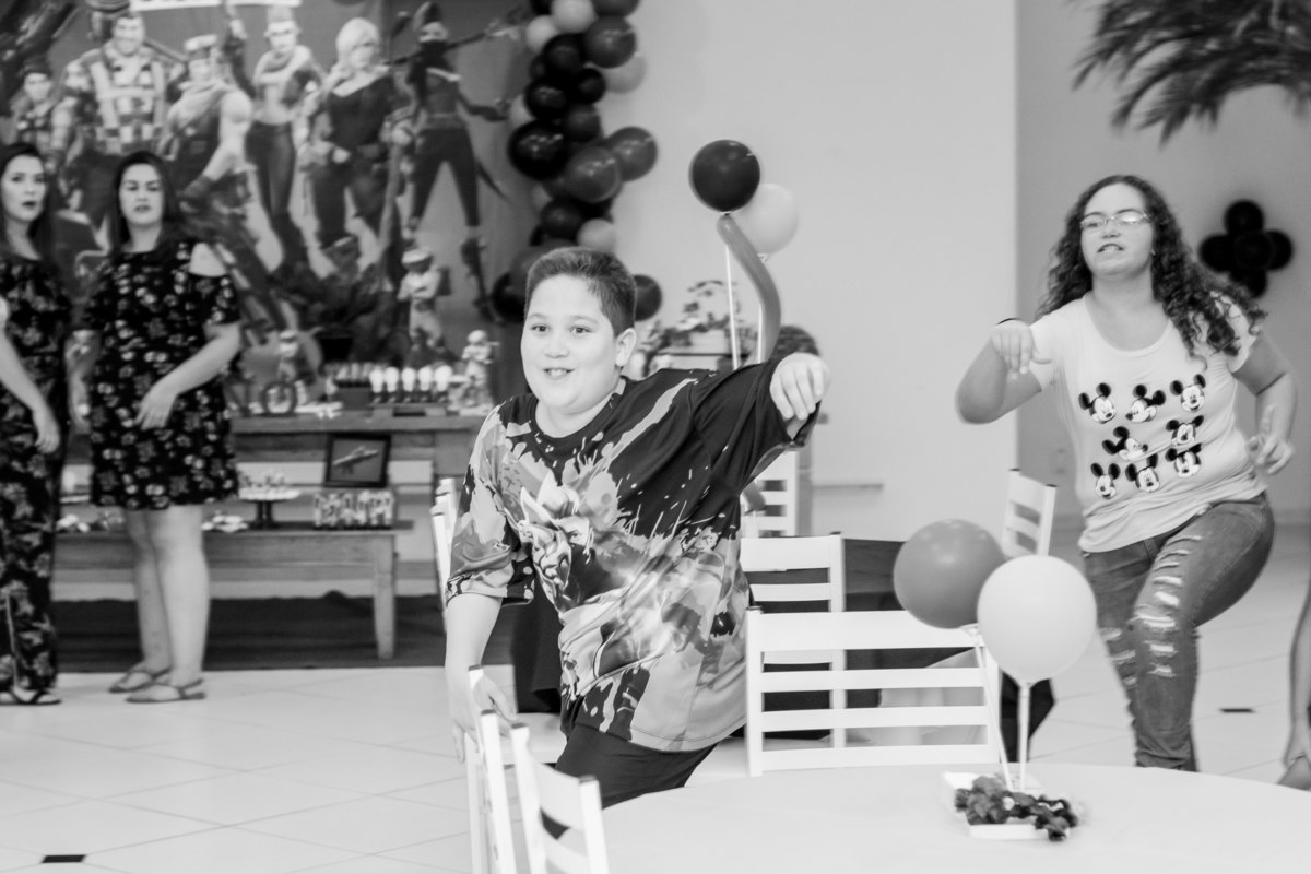 Buffet Zappteen Bauru, aniversariante correndo em seu aniversário