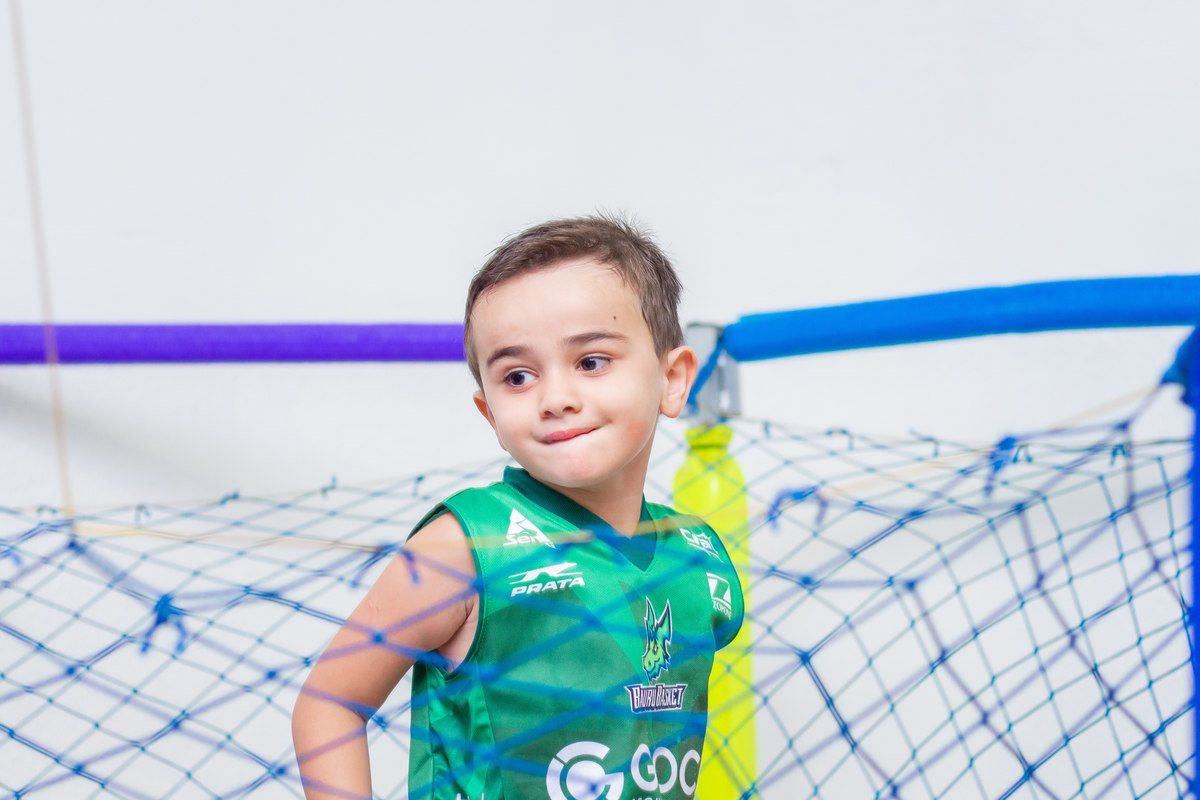 aniversariante brincando no pula pula