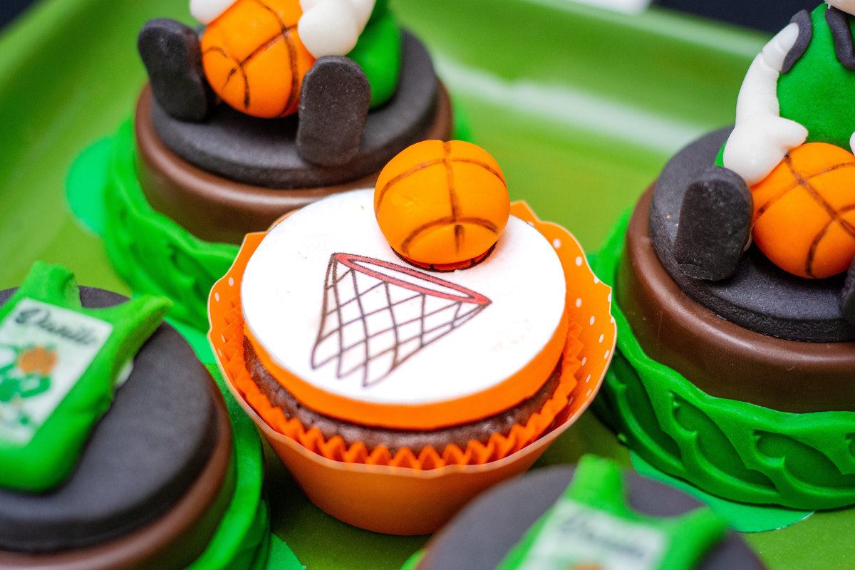 cupcake personalizado de bola de basquete