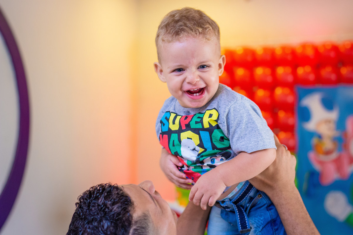 Foto espontânea com o papai em aniversário