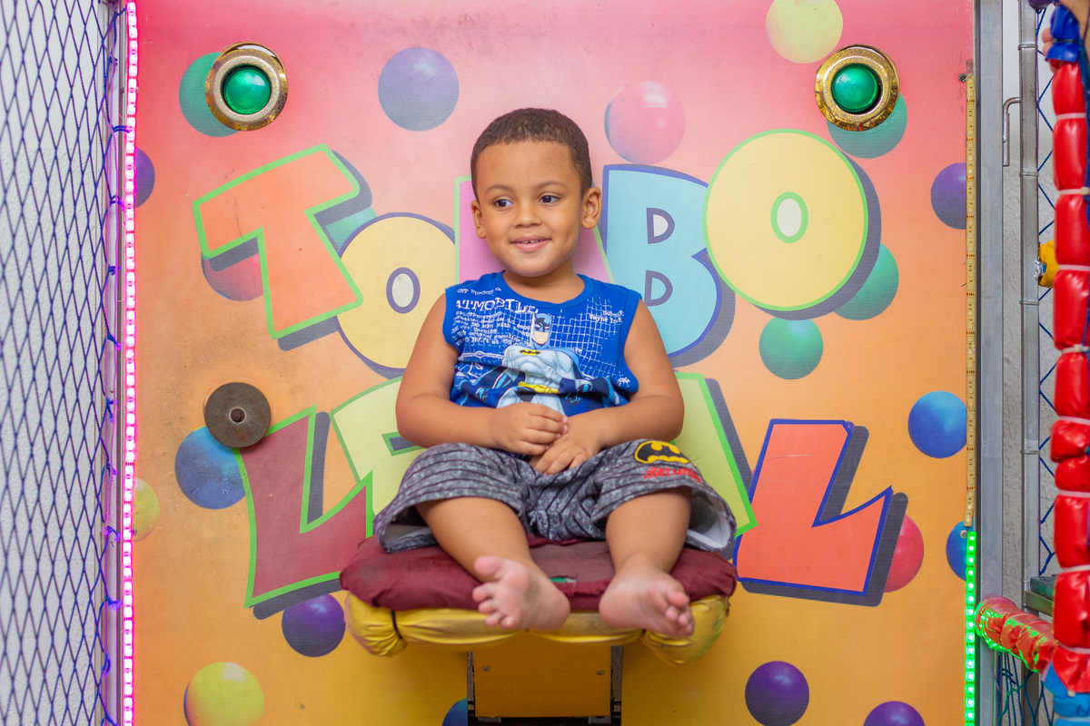 criança brincando no tombo legal