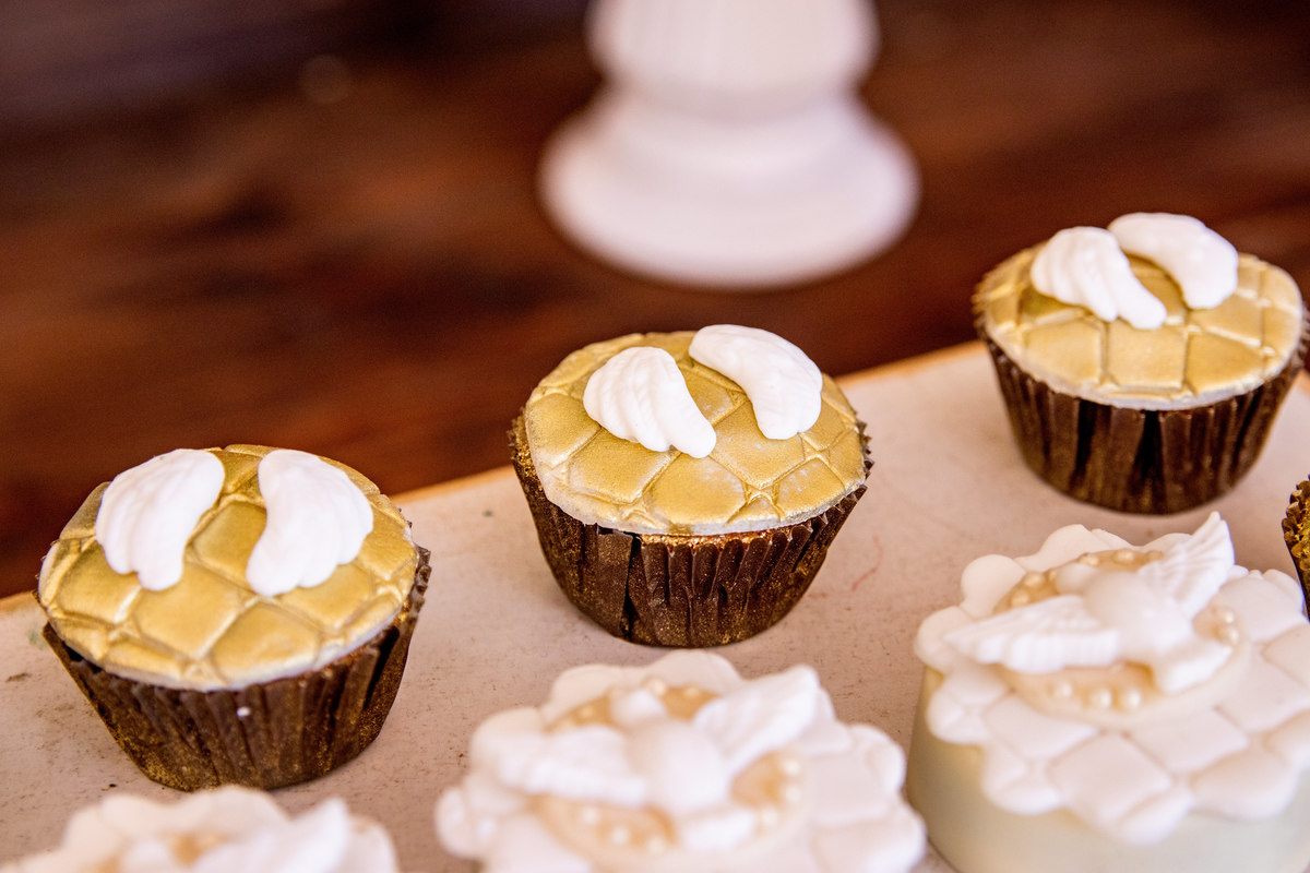 Cupcake personalizado para batismo, cupcake personalizado do Espírito Santo