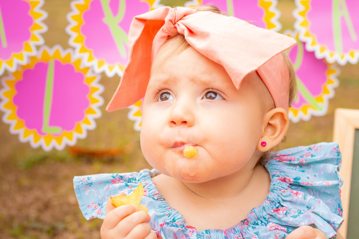 Jardim Botânico Bauru, Ensaio Smath the fruit, nenê comendo carambola
